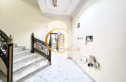 شقة - 8 غرف نوم - 7 حمامات للايجار في مجمع حديقة خولة - مجمع حديقة خولة - طريق المطار القديم - الدوحة