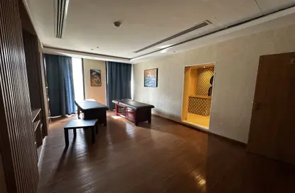 محل - استوديو - 8 حمامات للايجار في شارع السد - السد - الدوحة محل - استوديو - 8 حمامات للايجار في شارع السد - السد - الدوحة