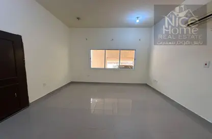 Apartment - 2 Bedrooms - 2 Bathrooms for rent in Al Aziziyah - Doha
