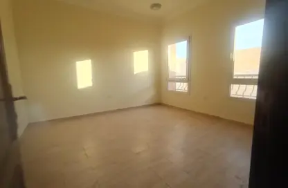 Compound - 5 Bedrooms - 4 Bathrooms for rent in Al Kheesa - Al Kheesa - Umm Salal Mohammed