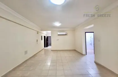 صورة لـ غرفة فارغة شقة - 3 غرف نوم - 3 حمامات للايجار في فريج بن محمود - الدوحة ، صورة رقم 1