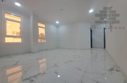 Apartment - 3 Bedrooms - 2 Bathrooms for rent in Umm Ghuwalina - Umm Ghuwailina - Doha