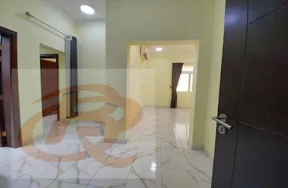 صورة لـ ردهة-ممر شقة - 2 غرف نوم - 1 حمام للايجار في فريج بن عمران - الدوحة ، صورة رقم 1