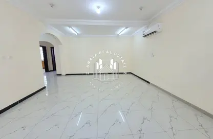 Villa - 5 Bedrooms - 4 Bathrooms for rent in Umm Al Seneem Street - Ain Khaled - Doha