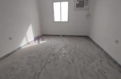 سكن عمال - استوديو - 8 حمامات للايجار في شارع الصناعية الشرقي - بركة العوامر - الوكرة