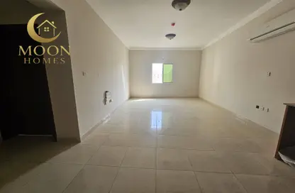 Apartment - 1 Bedroom - 1 Bathroom for rent in Umm Ghwailina Comm - Umm Ghuwalina - Umm Ghuwailina - Doha