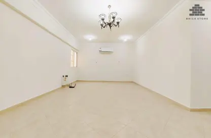 شقة - 2 غرف نوم - 2 حمامات للايجار في شارع النجمة - طريق المطار القديم - الدوحة