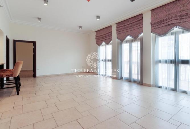 905573 - Property Image 2