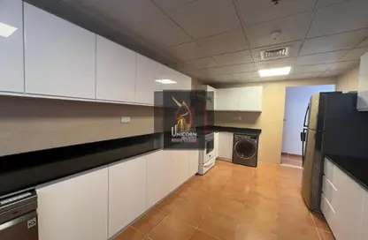 Apartment - 3 Bedrooms - 4 Bathrooms for rent in West Bay Tower - West Bay - West Bay - Doha