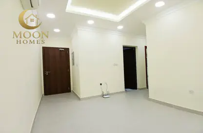 Apartment - 2 Bedrooms - 2 Bathrooms for rent in Umm Ghuwalina - Umm Ghuwailina - Doha