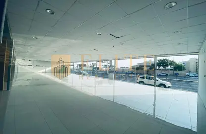 Show Room - Studio - 3 Bathrooms for rent in Anas Street - Fereej Bin Mahmoud North - Fereej Bin Mahmoud - Doha
