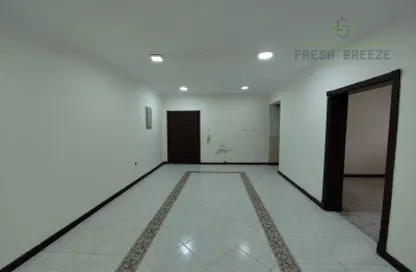 Empty Room image for: Apartment - 2 Bedrooms - 2 Bathrooms for rent in Fereej Bin Mahmoud - Doha, Image 1