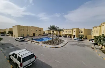 مجمع سكني - 5 غرف نوم - 5 حمامات للايجار في سوق الغرافة - الغرافة - الدوحة