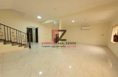 صورة لـ استقبال / بهو مجمع سكني - 5 غرف نوم - 5 حمامات للايجار في الغرافة - الدوحة ، صورة رقم 1