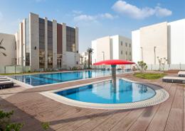 صورةحوض سباحة لـ: شقة - 2 غرف نوم - 3 حمامات للكراء في كمبوند لافيرنا - مريخ - المريخ - الدوحة, صورة 1