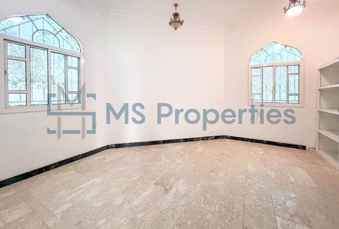 932553 - Property Image 2