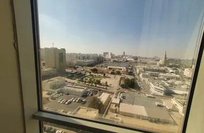 شقة - 3 غرف نوم - 3 حمامات للايجار في مبنى رمادا التجاري - شارع الروابي - المنتزه - الدوحة