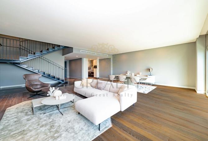 989786 - Property Image 2