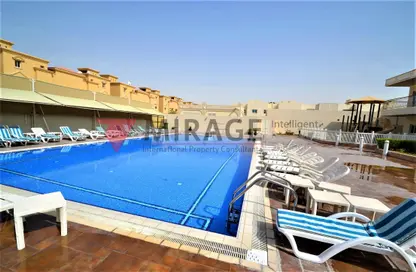 صورة لـ حوض سباحة مجمع سكني - 4 غرف نوم - 5 حمامات للايجار في عين خالد - عين خالد - الدوحة ، صورة رقم 1