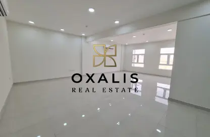 شقة - 3 غرف نوم - 3 حمامات للايجار في الوعب - الوعب - الدوحة