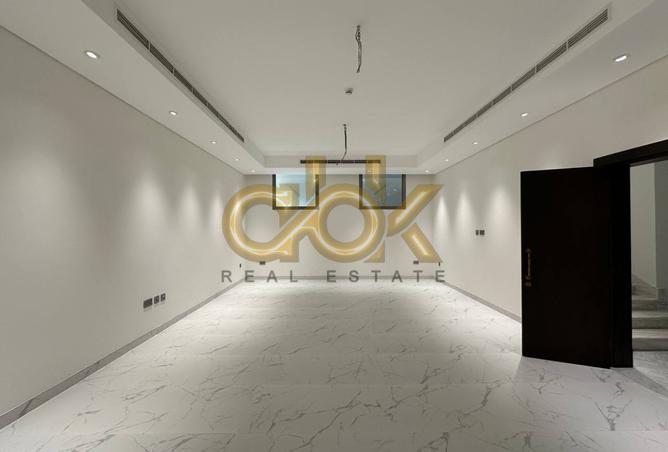 834332 - Property Image 3