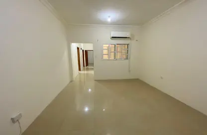 Apartment - 2 Bedrooms - 1 Bathroom for rent in Bin Omran - Fereej Bin Omran - Doha