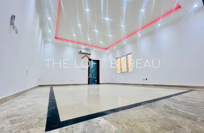 فيلا - 8 غرف نوم - 8 حمامات للبيع في بوابة الخيساء - الخيصة - أم صلال محمد