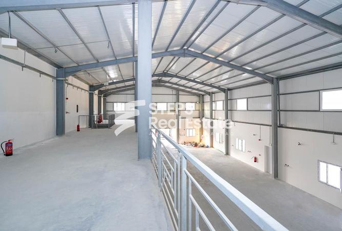 Warehouse - Studio - 3 Bathrooms for sale in East Industrial Street - Birkat Al Awamer - Al Wakra