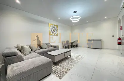 Villa - 5 Bedrooms - 7+ Bathrooms for rent in Al Dafna - Al Dafna - Doha