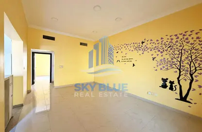 فيلا - 4 غرف نوم - 4 حمامات للايجار في الغرافة - الغرافة - الدوحة