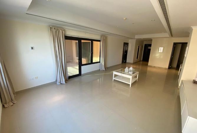 958221 - Property Image 2