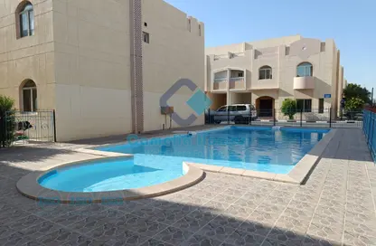 مجمع سكني - 5 غرف نوم - 4 حمامات للايجار في شارع ام السنيم - عين خالد - الدوحة