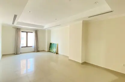 Apartment - 1 Bedroom - 2 Bathrooms for rent in West Porto Drive - Porto Arabia - The Pearl Island - Doha