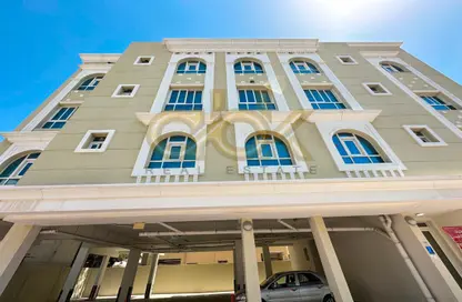 بناية كاملة - 8 غرف نوم - 8 حمامات للبيع في شارع المطار القديم - طريق المطار القديم - الدوحة