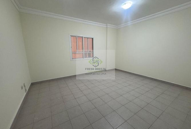 985601 - Property Image 2