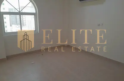 Apartment - 3 Bedrooms - 2 Bathrooms for rent in Salaja Street - Doha Al Jadeed - Doha
