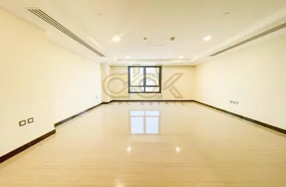 Apartment - 1 Bedroom - 2 Bathrooms for rent in East Porto Drive - Porto Arabia - The Pearl Island - Doha