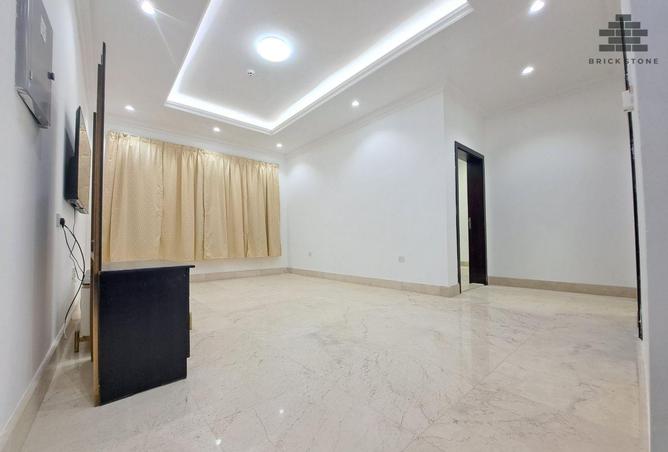 903355 - Property Image 2