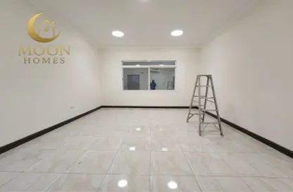 Apartment - 2 Bedrooms - 2 Bathrooms for rent in Al Mansoura - Al Mansoura - Doha
