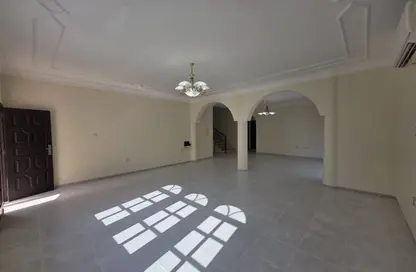 مجمع سكني - 5 غرف نوم - 4 حمامات للايجار في الثمامة - الثمامة - الدوحة