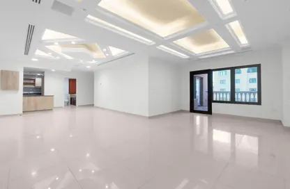Apartment - 2 Bedrooms - 3 Bathrooms for rent in West Porto Drive - Porto Arabia - The Pearl Island - Doha