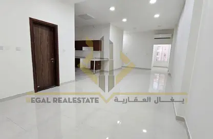 شقة - 3 غرف نوم - 3 حمامات للايجار في الوعب - الوعب - الدوحة