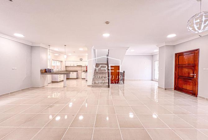 864827 - Property Image 2