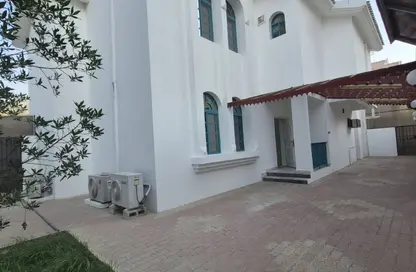 Apartment - 4 Bedrooms - 4 Bathrooms for rent in Al Sadd Road - Al Sadd - Doha