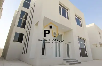 فيلا - 5 غرف نوم - 6 حمامات للبيع في بوابة عين خالد - عين خالد - الدوحة