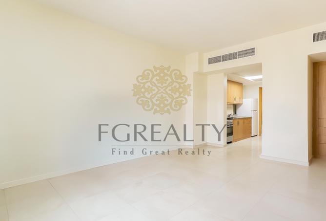911189 - Property Image 3