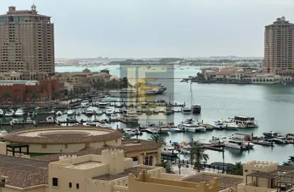 شقة - 2 غرف نوم - 3 حمامات للايجار في طريق بورتو الشرقي - بورتو أرابيا - جزيرة اللؤلؤة - الدوحة