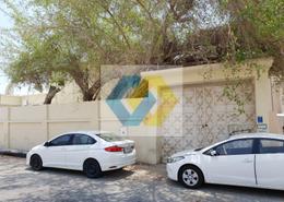 Land with 3 Villa's for Sale in Al Luqta
