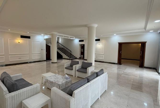 915796 - Property Image 2