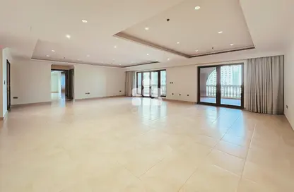 Apartment - 2 Bedrooms - 3 Bathrooms for rent in Tower 31 - Porto Arabia - The Pearl Island - Doha